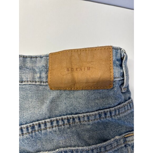 Distressed Denim Jean Shorts (size 6) - Picture 6 of 9
